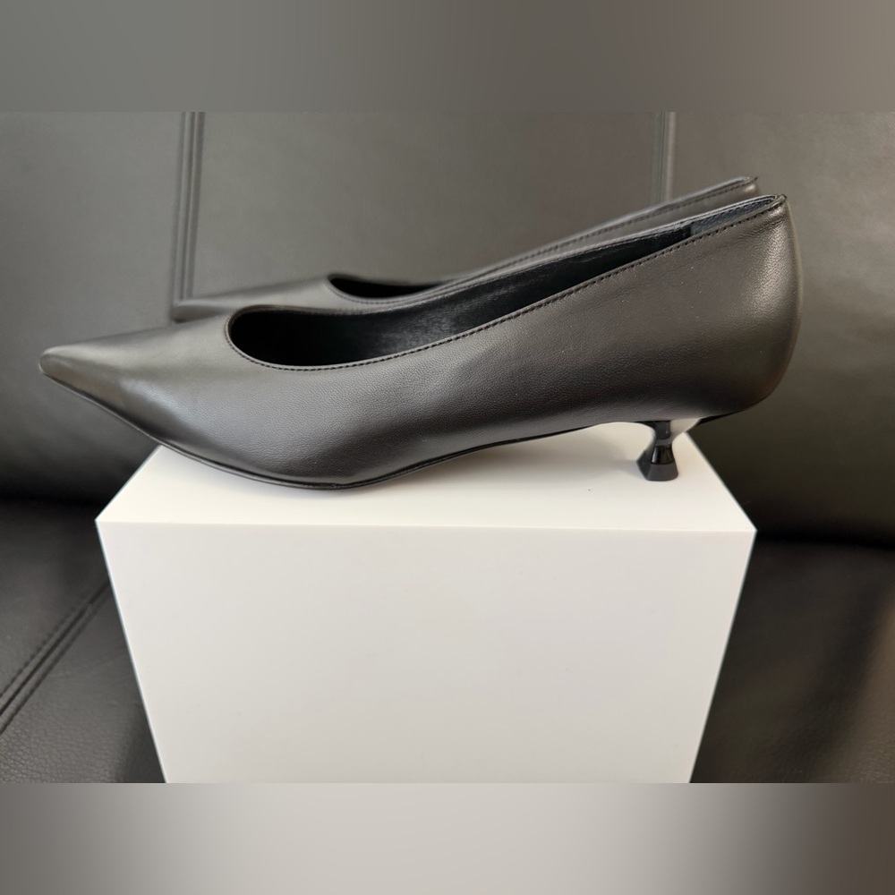 AGL Lenor Pointed Toe Kitten Heel Pump Size 6.5US / 36.5EU NWIB